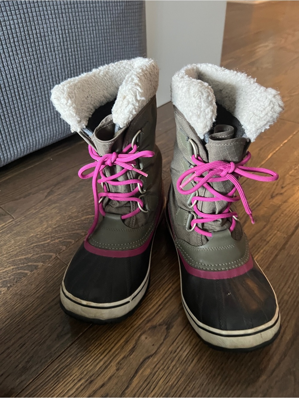 Sorel Olive Green Winter Boots with Pink Laces and Trim